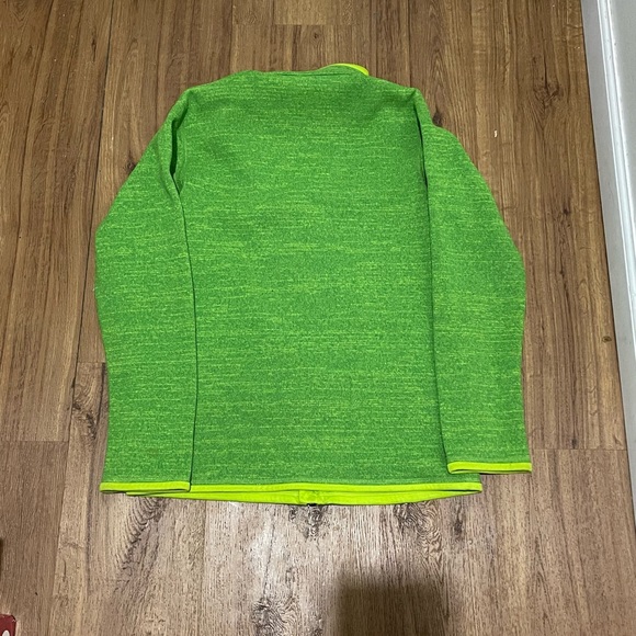 Green Patagonia Fleece - Picture 2 of 3